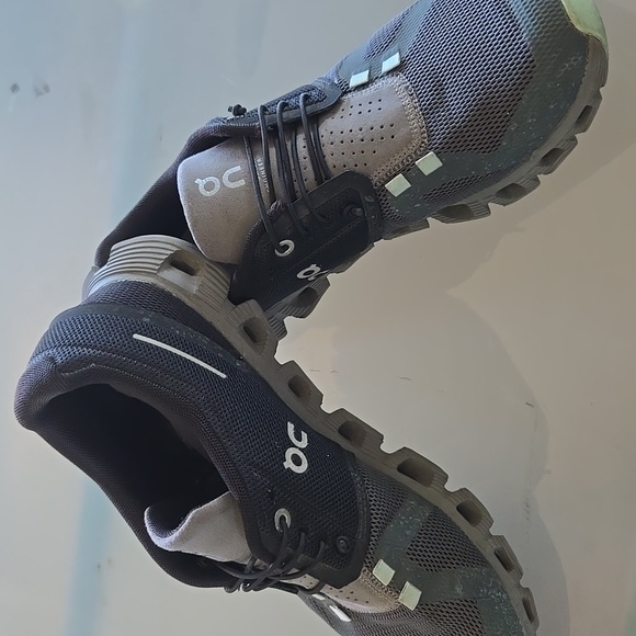 On Running Women's Black and Gray Shoes - Picture 1 of 12